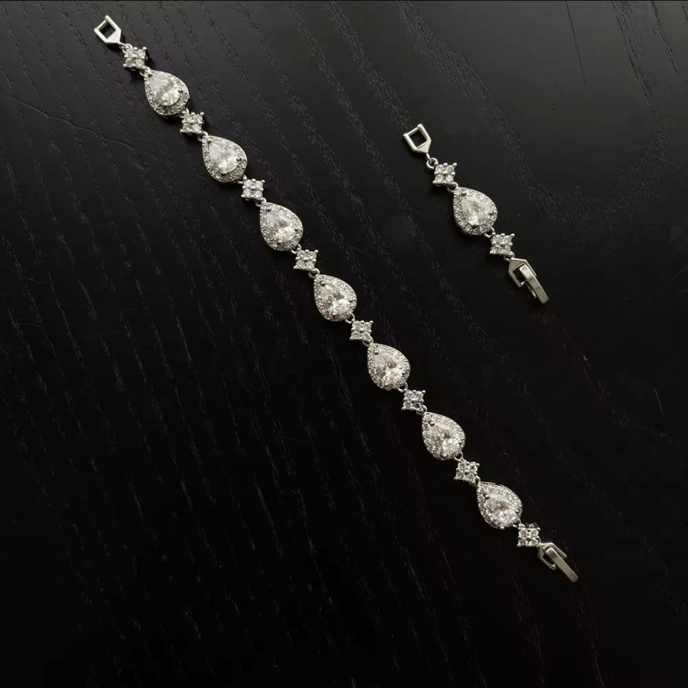 Silver Bracelet with Water Drops and Geometric Links
